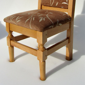Детский стул деревянный