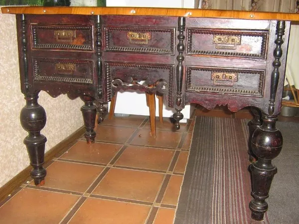 Антикварный стол