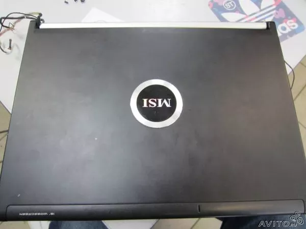 Продам нерабочий ноутбук MSI GX700  запчасти . 